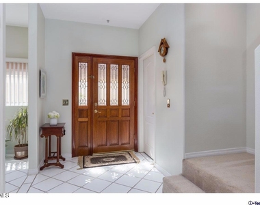2469 Montrose Avenue - Photo Thumbnail 3