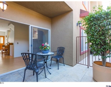 2469 Montrose Avenue - Photo Thumbnail 2