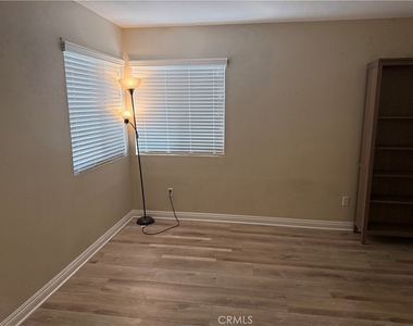 1144 W Blaine Street - Photo Thumbnail 8