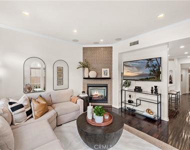 432 Acacia Avenue - Photo Thumbnail 7