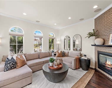432 Acacia Avenue - Photo Thumbnail 8