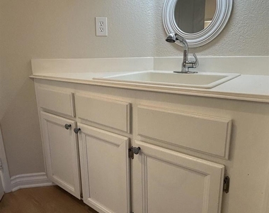 1813 Orchard Wood Road - Photo Thumbnail 24