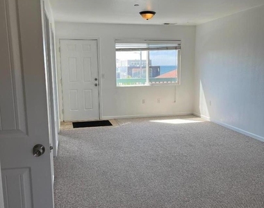 2286 Palmetto Avenue - Photo Thumbnail 6