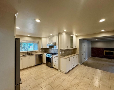 1405 Antonio Lane - Photo Thumbnail 5