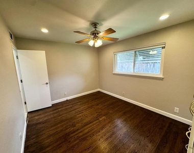1405 Antonio Lane - Photo Thumbnail 13