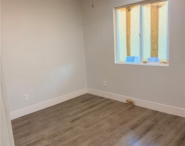 1554 W 7th St - Photo Thumbnail 7