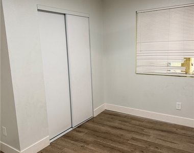 1554 W 7th St - Photo Thumbnail 11