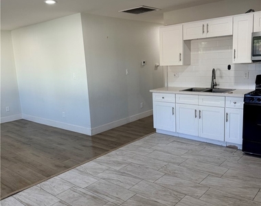 1554 W 7th St - Photo Thumbnail 2