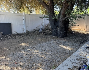 1554 W 7th St - Photo Thumbnail 12