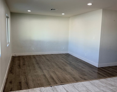 1554 W 7th St - Photo Thumbnail 4