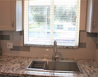 3035 Kathleen Street - Photo Thumbnail 4