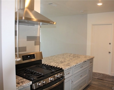 3035 Kathleen Street - Photo Thumbnail 3