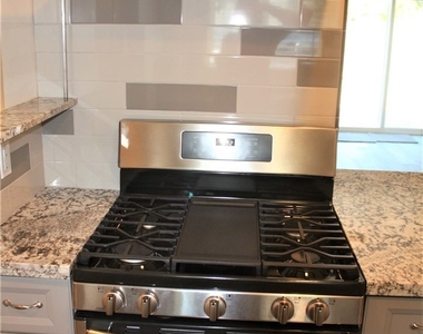 3035 Kathleen Street - Photo Thumbnail 6