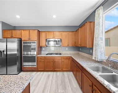 1420 Yarrow - Photo Thumbnail 9