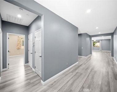 1420 Yarrow - Photo Thumbnail 4