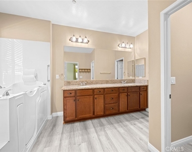 1420 Yarrow - Photo Thumbnail 17