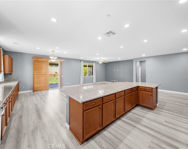 1420 Yarrow - Photo Thumbnail 7