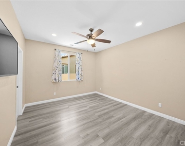 1420 Yarrow - Photo Thumbnail 23