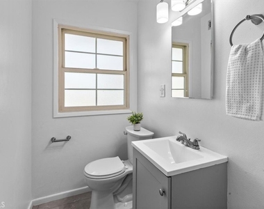 529 W Blaine Street - Photo Thumbnail 20