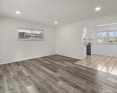 529 W Blaine Street - Photo Thumbnail 4