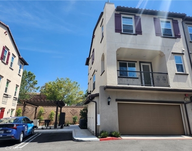 2408 Villena Way - Photo Thumbnail 32