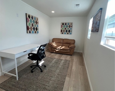 16768 Olive Tree Lane - Photo Thumbnail 24