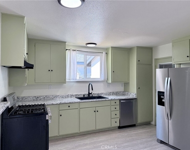 175 S Vallejo Way - Photo Thumbnail 3