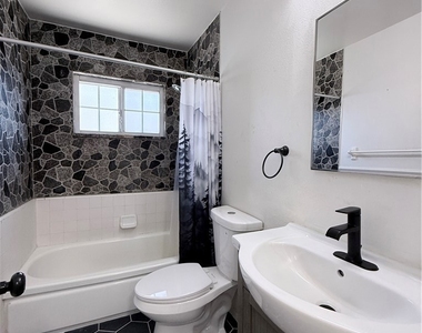 175 S Vallejo Way - Photo Thumbnail 10