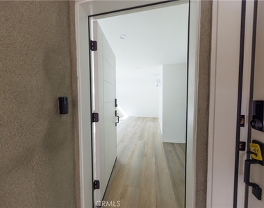5933 Comey Avenue - Photo Thumbnail 6