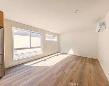 5933 Comey Avenue - Photo Thumbnail 7