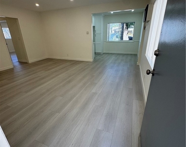 350 W Wilson - Photo Thumbnail 2