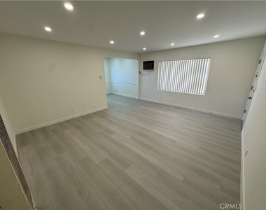 350 W Wilson - Photo Thumbnail 3