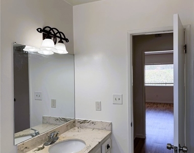2310 Washington - Photo Thumbnail 12