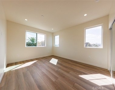 5933 Comey Avenue - Photo Thumbnail 30