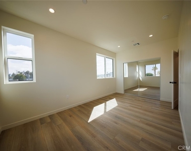 5933 Comey Avenue - Photo Thumbnail 35
