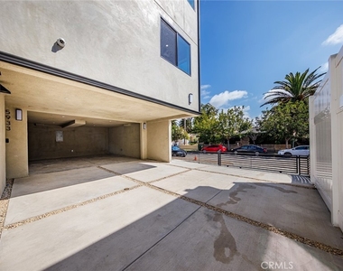 5933 Comey Avenue - Photo Thumbnail 44