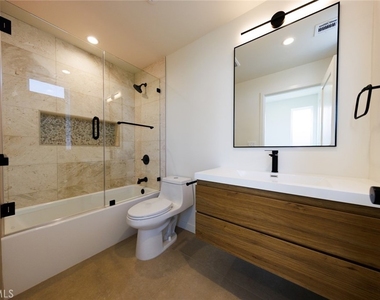 5933 Comey Avenue - Photo Thumbnail 37