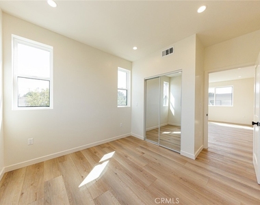 5933 Comey Avenue - Photo Thumbnail 23