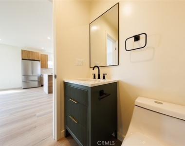 5933 Comey Avenue - Photo Thumbnail 21