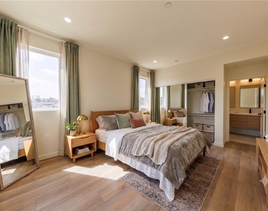 5933 Comey Avenue - Photo Thumbnail 6
