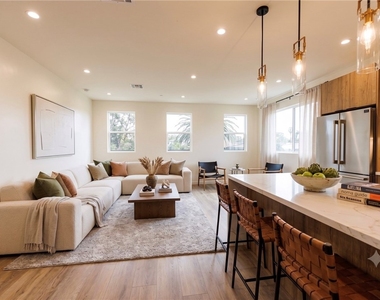 5933 Comey Avenue - Photo Thumbnail 1