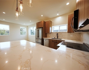 5933 Comey Avenue - Photo Thumbnail 17