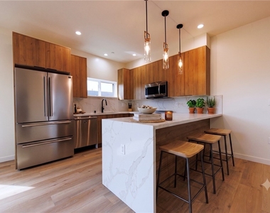 5933 Comey Avenue - Photo Thumbnail 3