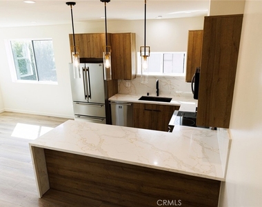 5933 Comey Avenue - Photo Thumbnail 27