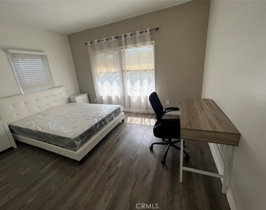 2710 Raymond Avenue - Photo Thumbnail 10