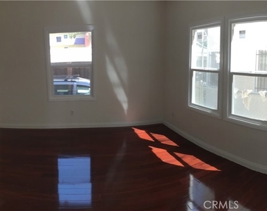 2710 Raymond Avenue - Photo Thumbnail 9