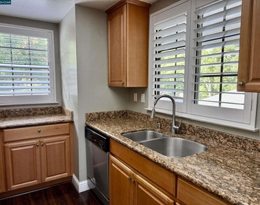 202 Kelley Ln - Photo Thumbnail 4