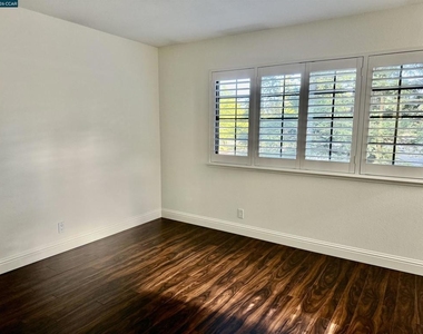 202 Kelley Ln - Photo Thumbnail 7