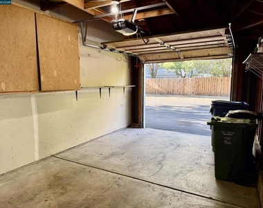 202 Kelley Ln - Photo Thumbnail 12
