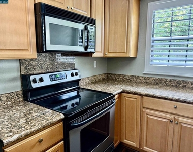 202 Kelley Ln - Photo Thumbnail 5